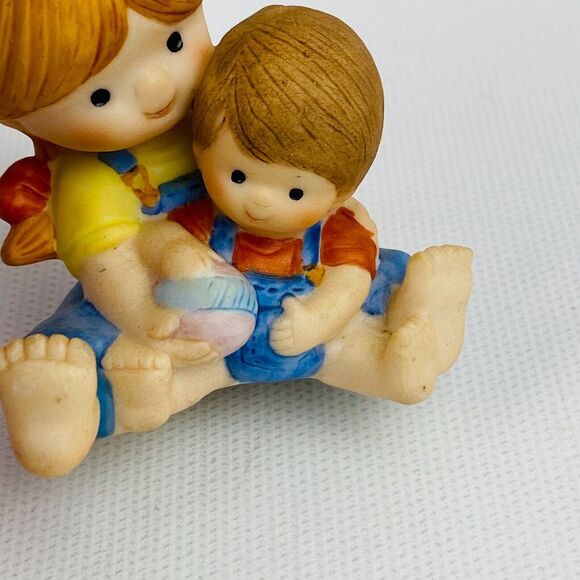Vintage Enesco Country Cousins Katie Holding Baby Boy Ball Toddler 1985 Figure - Picture 5 of 7
